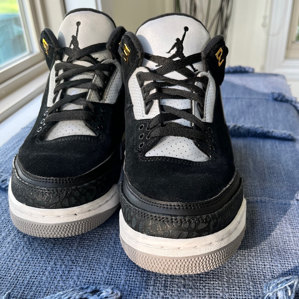 Air Jordan 3 Retro. Tinker Hatfield edition. Size 8. Black/cement gray.